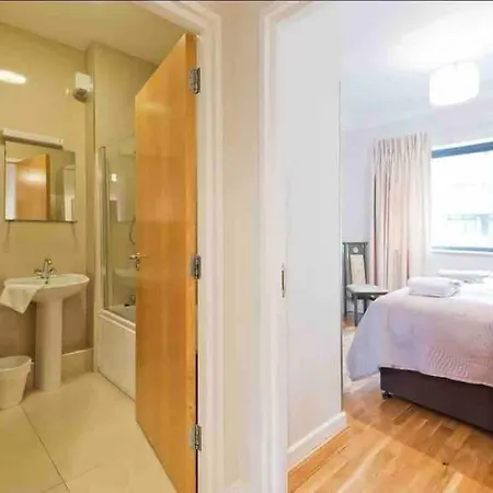 Luxury Two Bedroom In Apartment