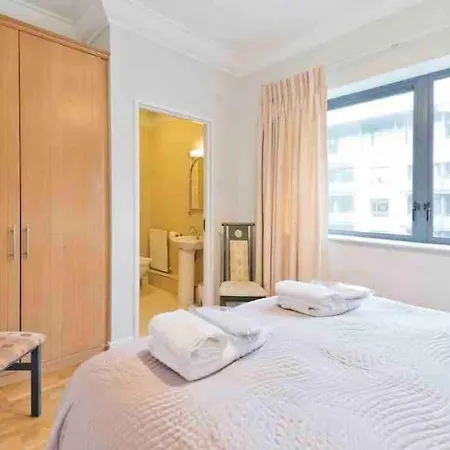 Apartment Luxury Two Bedroom In Dublin