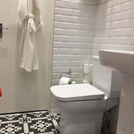 2 Bed House