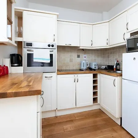 Homely 3 Bedroom House With A Balcony In Donnybrook *