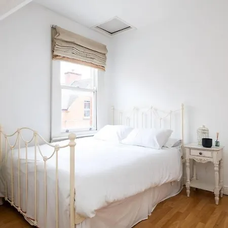 Homely 3 Bedroom House With A Balcony In Donnybrook Apartment