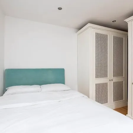 Homely 3 Bedroom House With A Balcony In Donnybrook Apartment