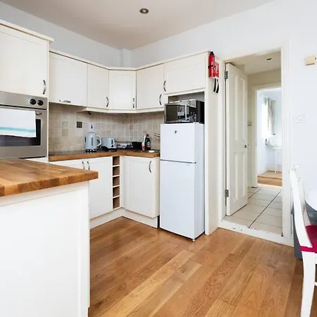 Homely 3 Bedroom House With A Balcony In Donnybrook Apartment Dublin