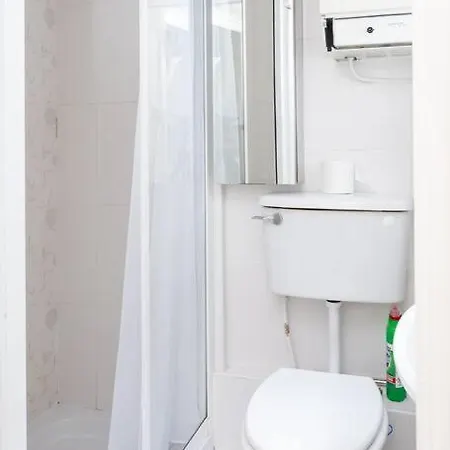 Homely 3 Bedroom House With A Balcony In Donnybrook Apartment Dublin