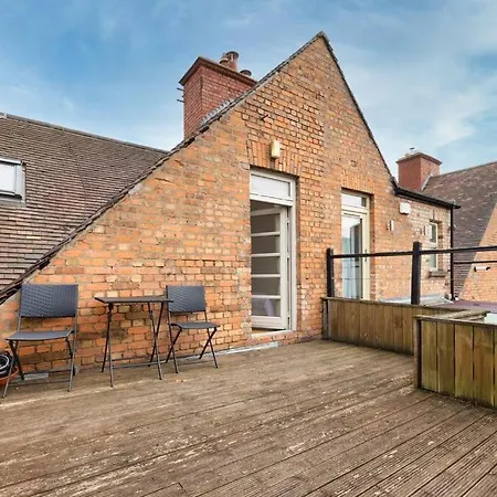 Apartment Homely 3 Bedroom House With A Balcony In Donnybrook *