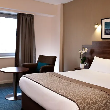Leonardo Parnell Street Hotel 4*