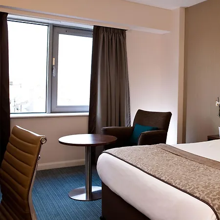 Leonardo Parnell Street Hotel 4*