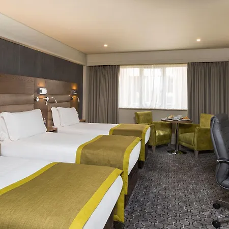 Bonnington & Leisure Centre Otel