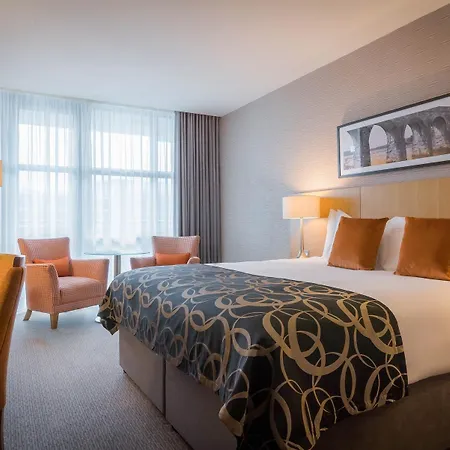 Clayton Cardiff Lane 4*