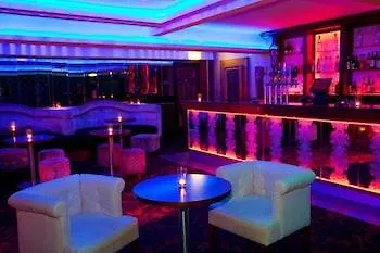 Camden Deluxe Hotell 2*