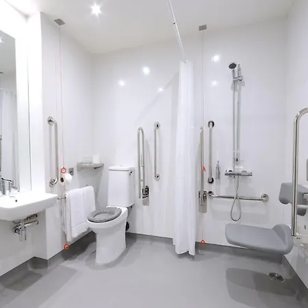 Travelodge Centre فندق 3*