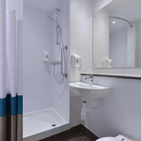 Travelodge Centre فندق