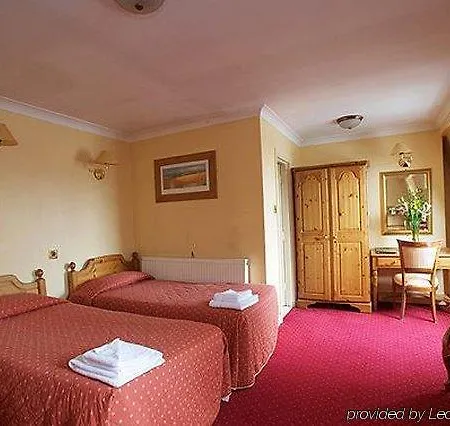 Lynams Hotel 2*
