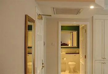 Arthaus Hotel
