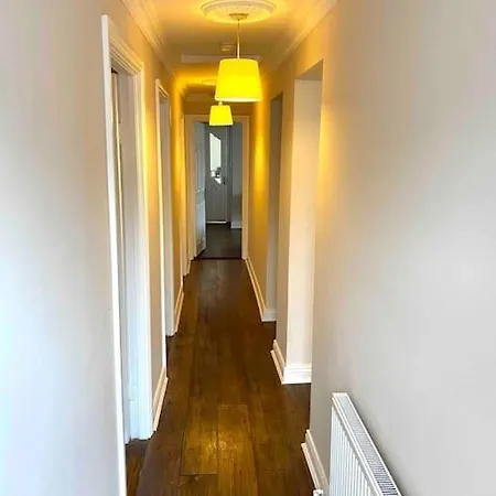 Сasa de vacaciones City Centre House Close To 3 Arena *