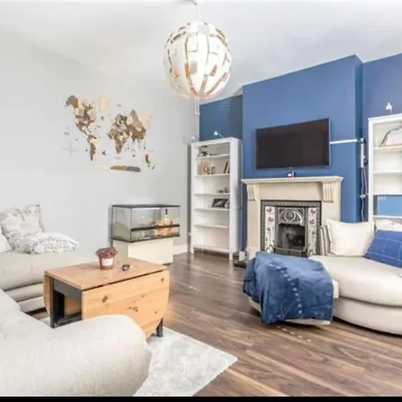 Spacious 2-bedroom Property, Minutes From City. *
