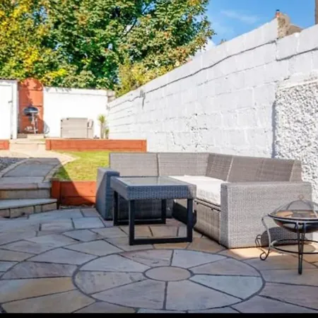 Spacious 2-bedroom Property, Minutes From City. * Dublin
