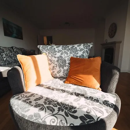Goldenglow 15 Min Airport Apartman