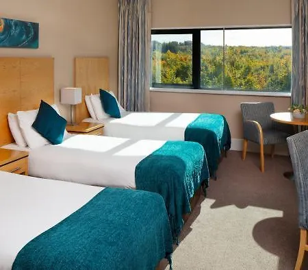 מלון Green Isle Hotel, Dublin 4*