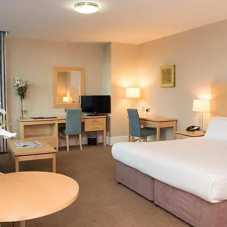 מלון Green Isle Hotel, Dublin קלונדלקין