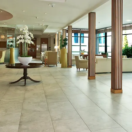 מלון Green Isle Hotel, Dublin קלונדלקין
