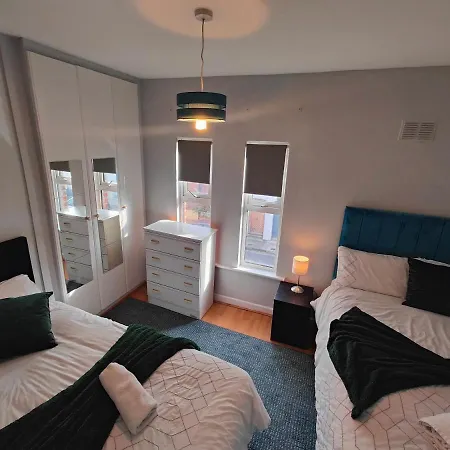 Holiday home Modern 4 Bedroom Townhouse In City Centre *