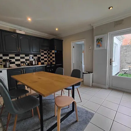 Holiday home Modern 4 Bedroom Townhouse In City Centre Dublin