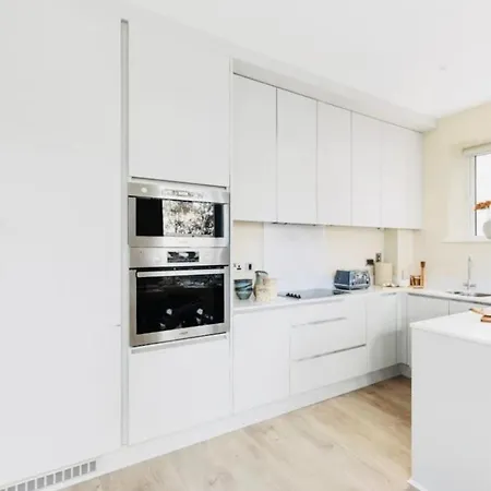 Luxury Seaview Apartment *