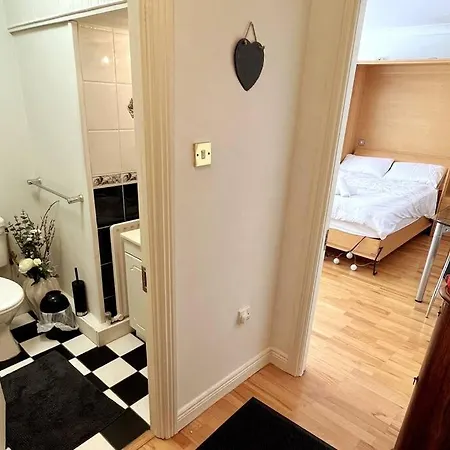 Peaceful Studio Apt W/2 Beds Apartment *