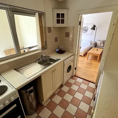 Peaceful Studio Apt W/2 Beds * Dublin