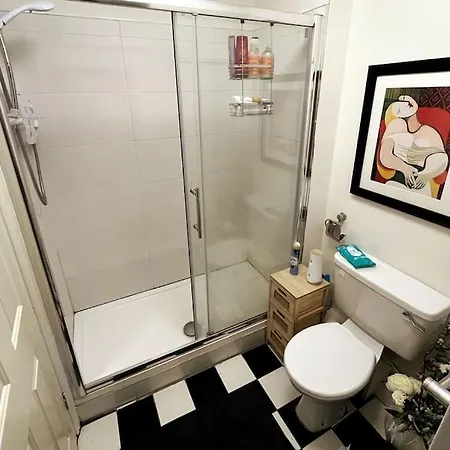 Peaceful Studio Apt W/2 Beds Apartment *
