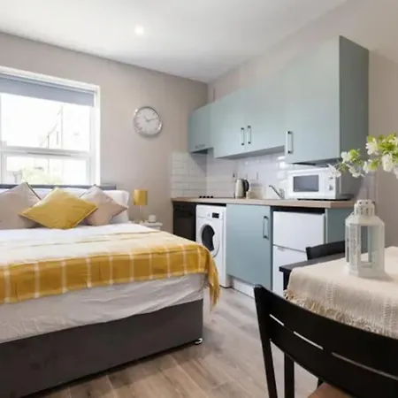 Private Cosy Studio - A1 Location *