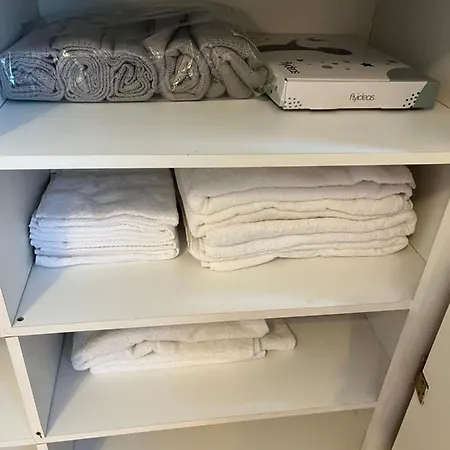 Peaceful Studio Apt W/2 Beds Apartment