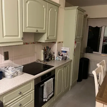 Homestay 2 St Judes Court D24h1x4 Students Only