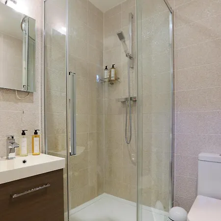 Holiday home A Luxurious City Centre White Regency Townhouse With Terrace & Patio *