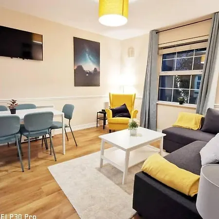 New Spacious & 3bedroom Tv& Wifi *