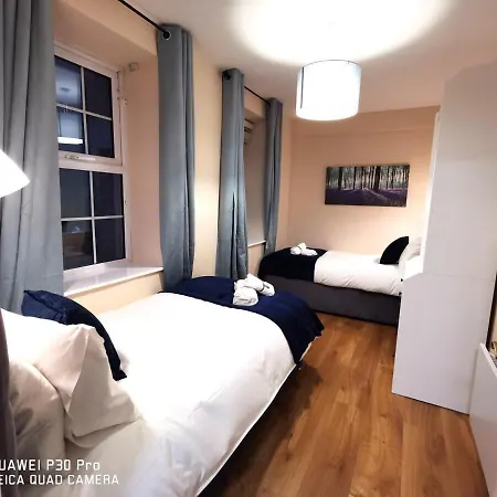 New Spacious & 3bedroom Tv& Wifi Apartment Dublin