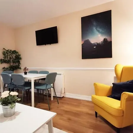 New Spacious & 3bedroom Tv& Wifi Dublin