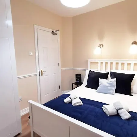 New Spacious & 3bedroom Tv& Wifi