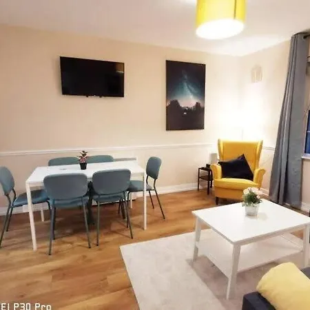 New Spacious & 3bedroom Tv& Wifi * Dublin