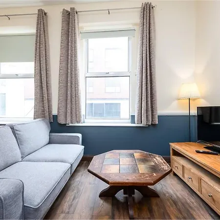 Homely 1 Bedroom In Smithfield, Apartment