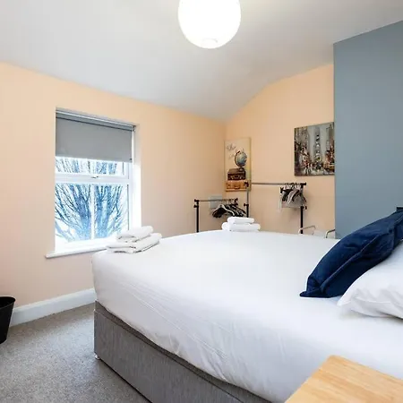 Holiday home Super 2-bed House 5 Min To Harcourt Tram Stop