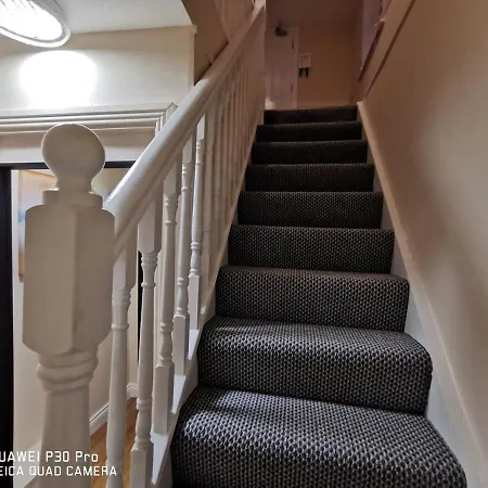 Apartment New Spacious & 3bedroom Tv& Wifi
