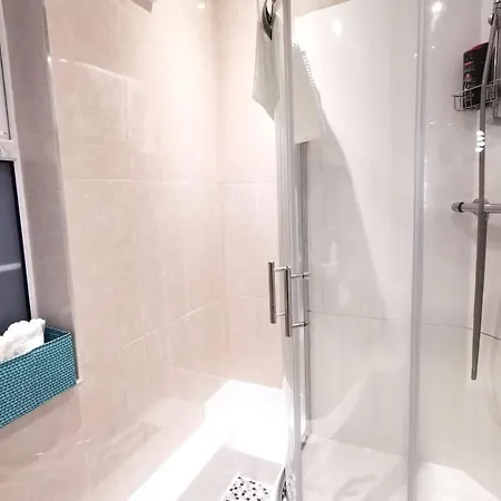New Spacious & 3bedroom Tv& Wifi Dublin