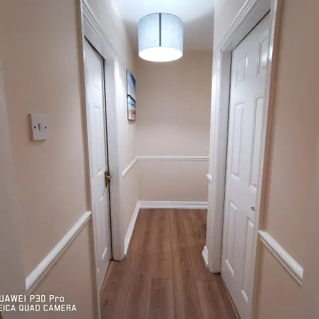 Apartment New Spacious & 3bedroom Tv& Wifi *