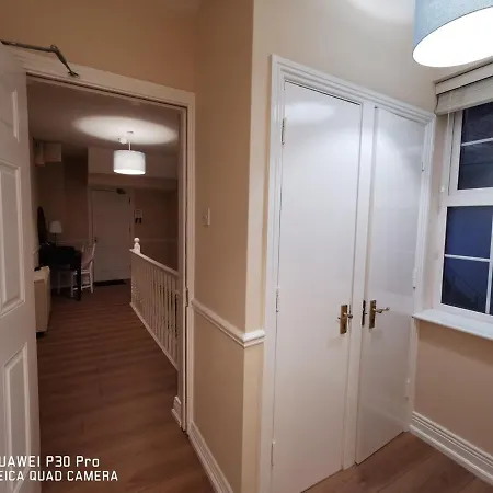 New Spacious & 3bedroom Tv& Wifi Apartment *
