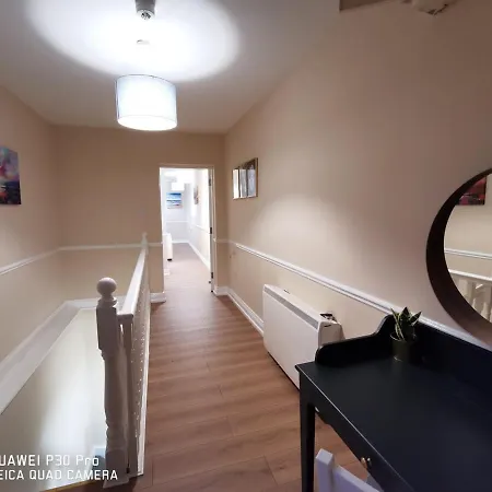 New Spacious & 3bedroom Tv& Wifi * Dublin