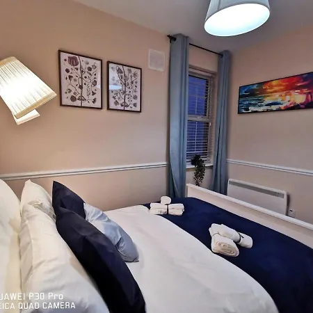New Spacious & 3bedroom Tv& Wifi *