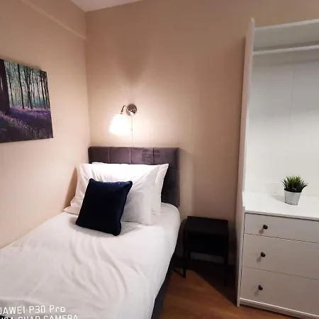 New Spacious & 3bedroom Tv& Wifi Apartment *