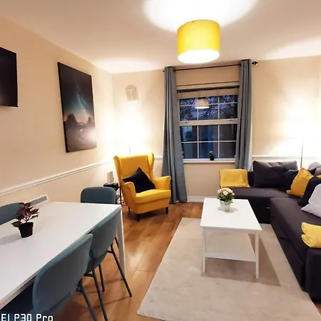New Spacious & 3bedroom Tv& Wifi Apartment